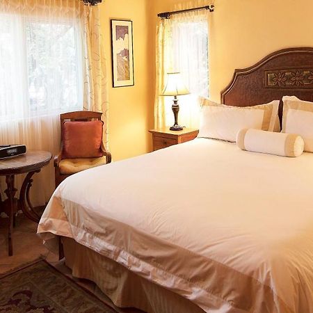 The Emerald Iguana Inn Охай Екстериор снимка