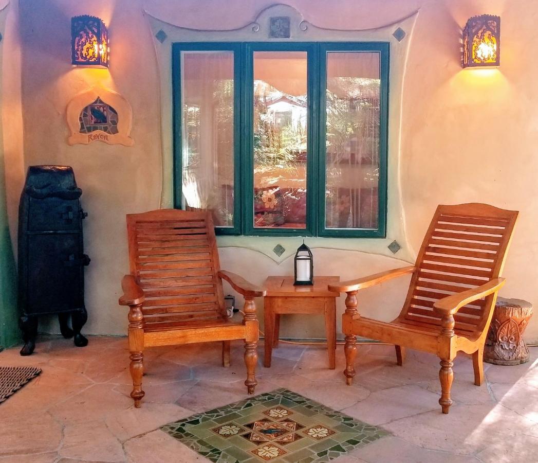 The Emerald Iguana Inn Охай Екстериор снимка