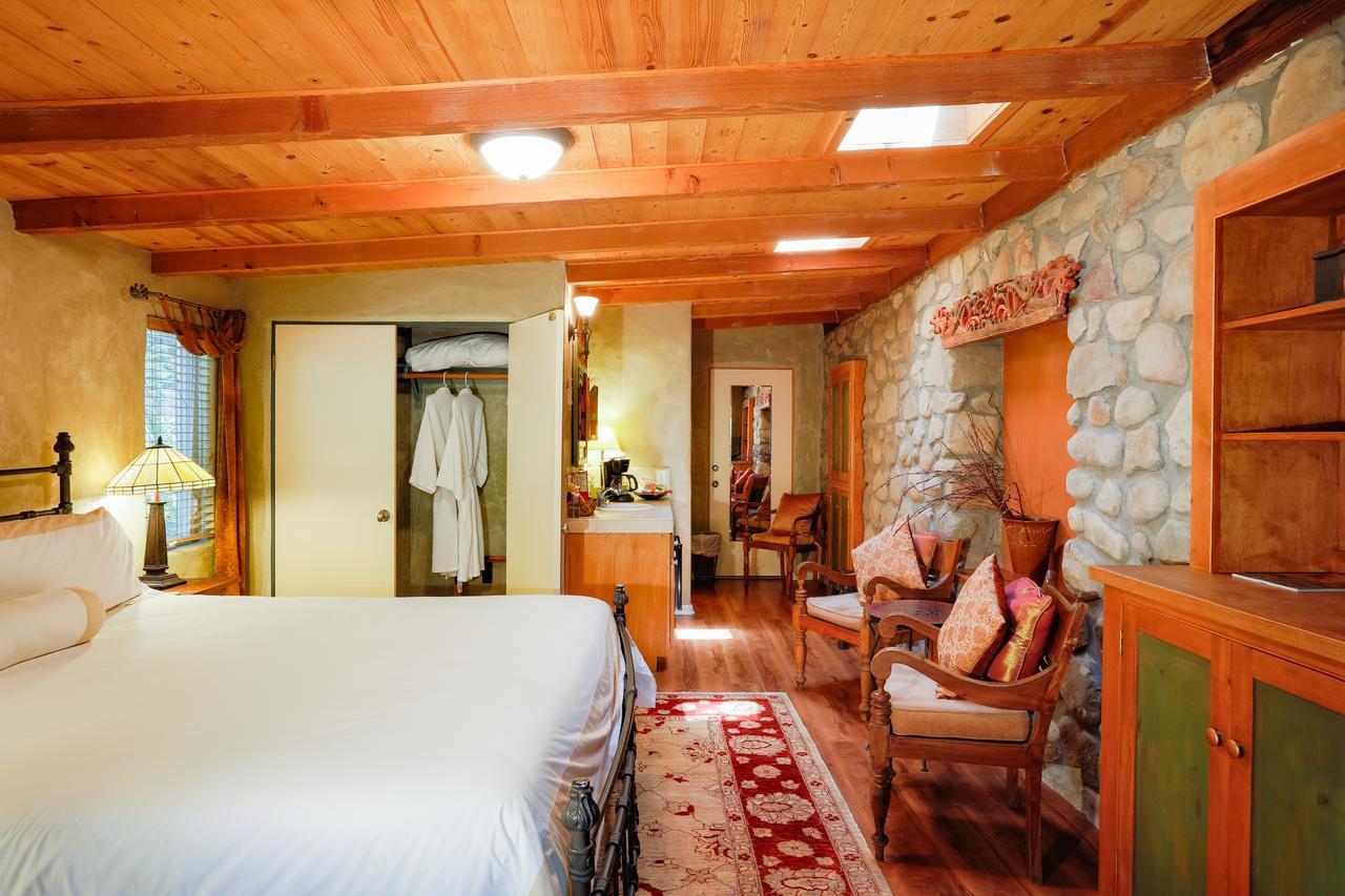 The Emerald Iguana Inn Охай Екстериор снимка