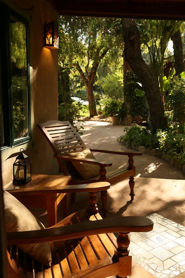 The Emerald Iguana Inn Охай Екстериор снимка