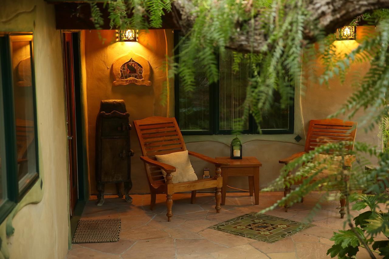 The Emerald Iguana Inn Охай Екстериор снимка
