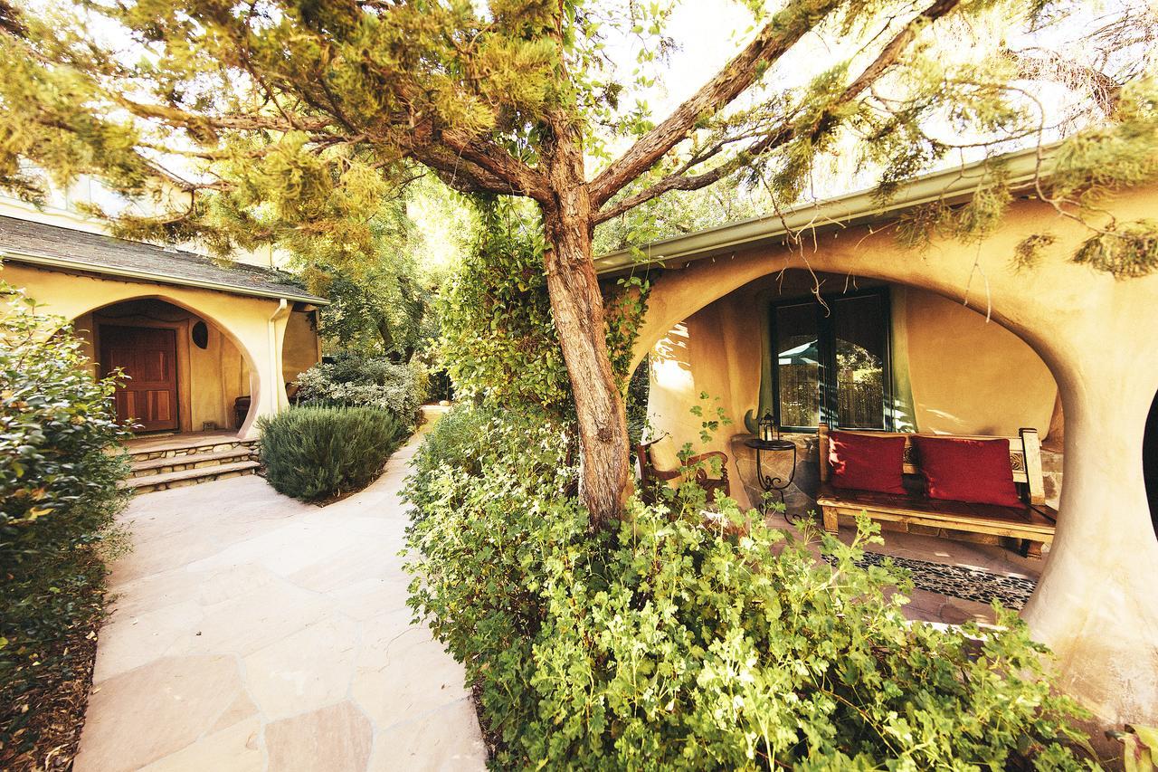 The Emerald Iguana Inn Охай Екстериор снимка
