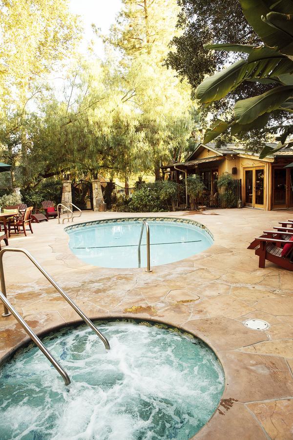 The Emerald Iguana Inn Охай Екстериор снимка